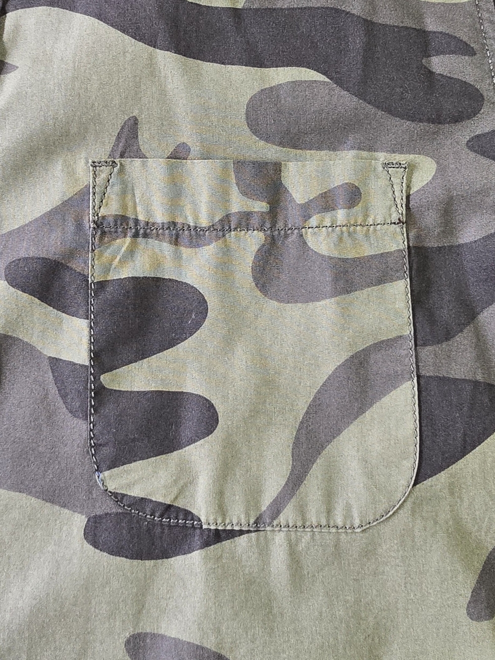 True Craft Men’s Short Sleeve Camo Button-Down Casual Shirt Medium - Picture 6 of 9